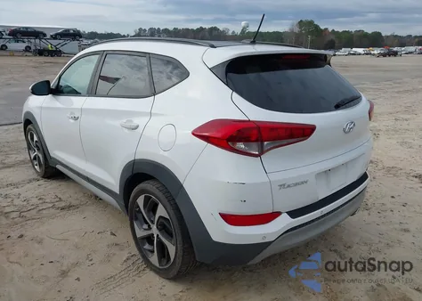 2017 Hyundai Tucson Value z USA, uszkodzony, nr VIN KM8J3CA28HU570695